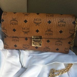 ⚡️BUY ME! ⚡️ Authentic MCM Crossbody